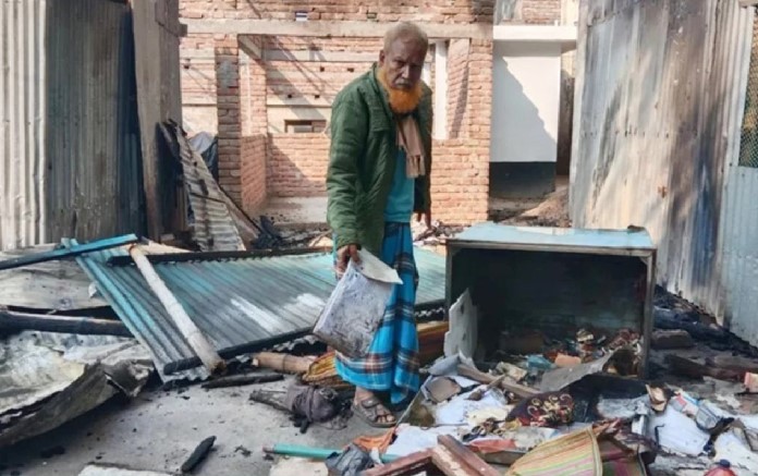 এসিল্যান্ড-সাবরেজিস্ট্রি অফিসে পেট্রোল বোমা নিক্ষেপ, দলিল-আসবাবপত্র পুড়ে ছাই